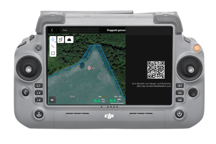 Abbildung eines DJI RC Plus 2 Controllers mit geöffneter Kartenansicht, einem eingezeichneten Feld und einer roten Markierung.