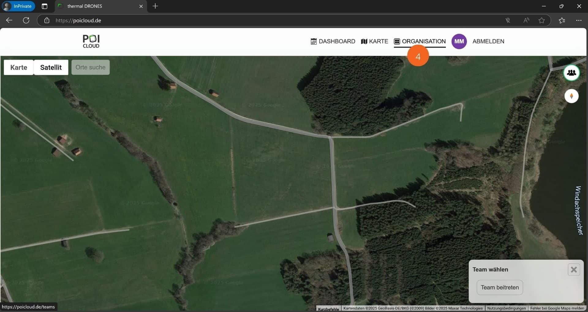 Abbildung der Kartenansicht der POICloud. Das Pop-Up-Menü "Team wählen" ist in der unteren rechten Ecke abgebildet. Der Reiter "Organisation" wurde hervorgehoben.