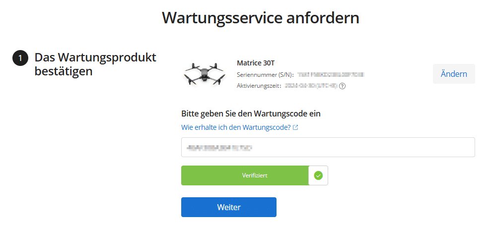 Abbildung des Menüpunktes "Das Wartungsprodukt bestätigen" innerhalb des Menüs "Wartungsservice anfordern" der DJI-Maintenance-Seite. Abgebildet ist darüber hinaus eine DJI Matrice 30T sowie die Buttons "Ändern" und "Weiter" und ein Textfeld zur Eingabe des Wartungscodes.