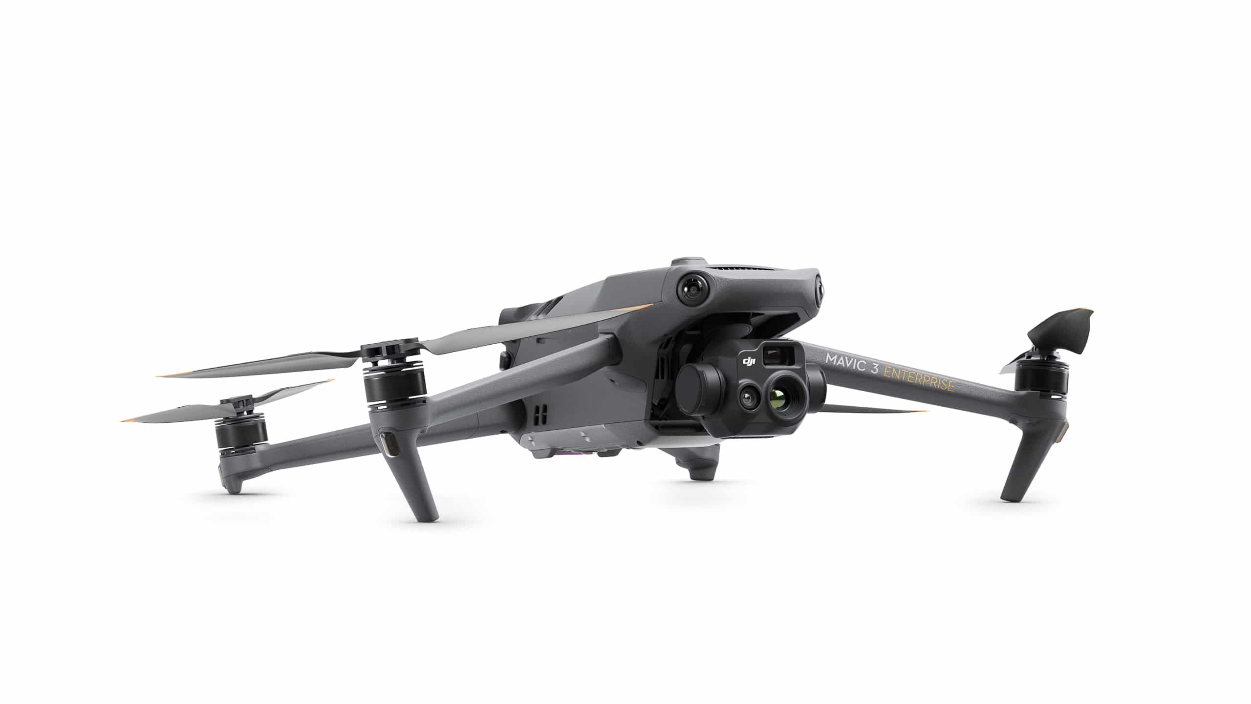 Bild einer DJI Mavic 3 Enterprise von schräg vorne mit weißem Hintergrund.